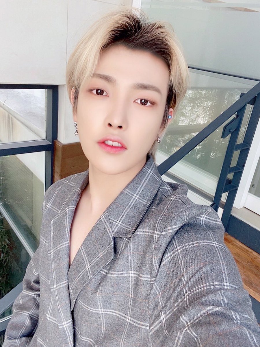 𝓭𝓪𝔂 137: ♡hi pretty #ATEEZ    #에이티즈    #홍중  #HONGJOONG  @ATEEZofficial