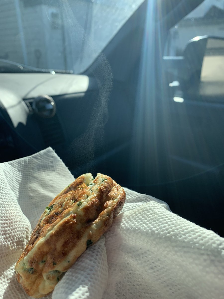 J9_Campbell_'s tweet photo. I know. It doesnβt get more appetizing than a microwaved egg bite on a moist paper towel in the truck. π€€ I did however like the sun rays and the steam! I thought it looked cool. #itsthelittlethings #tastedgood #goodtimes https://t.co/7kKaptXKOV