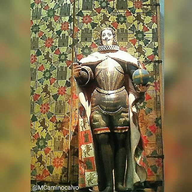 MCaminocalvo's tweet photo. Altar portátil y estatua de S. Fernando.
Madera dorada y policromada, aproximadamente de 1671.
El altar, debió de servir para celebrar la canonización del Rey Fernando III y la escultura presenta la indumentaria de la época.
#museodeleon
#DiaInternacionalDeLosMuseos
#leonesp https://t.co/NeKUug6fNo