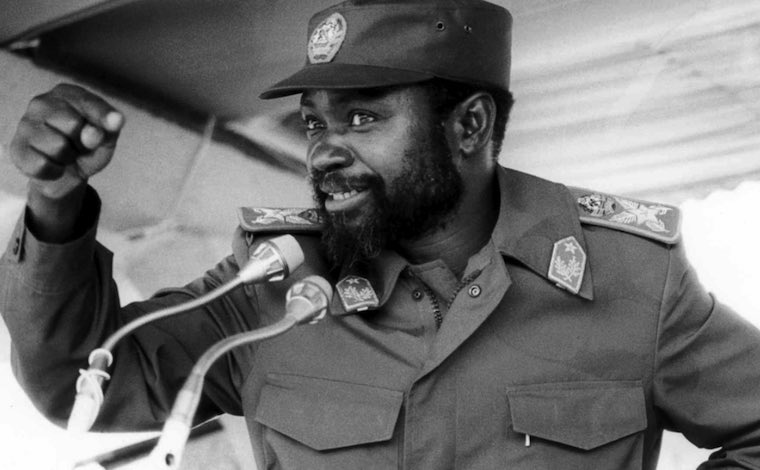 Samora MachelIl dirige la première attaque contre les portugais en 1964. Il devient le premier président du Mozambique en 1975. Il meurt mystérieusement d’un accident d’avion...