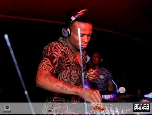 MasogaSelaelo's tweet photo. I nominate @Loopies_MultiT
#MTVBASEmentbattle
#VodacomNXTLVL
#BASEmentBattle https://t.co/fRuaVHy2u9