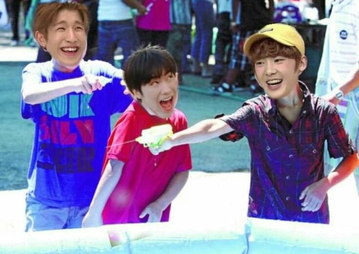 ChaPibi's tweet photo. It's rainy season again!!!! 
비가 많이 와요!! 🌧️⛈️💦☔️⛈️🌧️
@offclASTRO 

Ctto https://t.co/2QEbHKLaAg