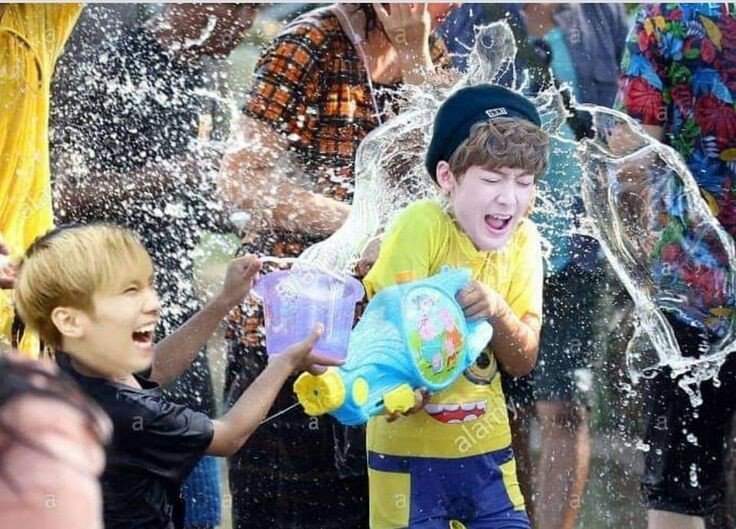 ChaPibi's tweet photo. It's rainy season again!!!! 
비가 많이 와요!! 🌧️⛈️💦☔️⛈️🌧️
@offclASTRO 

Ctto https://t.co/2QEbHKLaAg