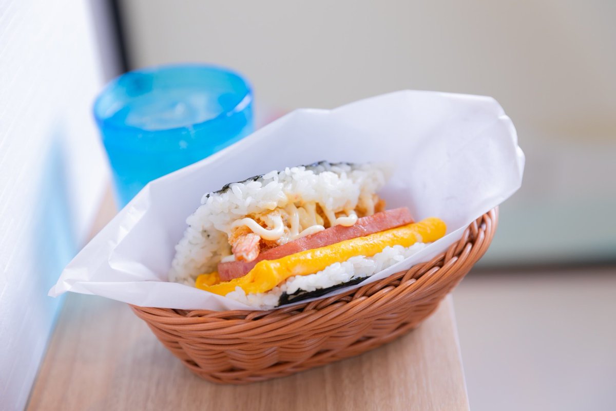 東京都池袋のスパムおにぎり専門店のポークたまごおにぎりカフェ 池袋駅西口テイクアウト 豊島区 ぽくたま これが当店じまんの ポークたまごおにぎり です 池袋西口 テイクアウト 池袋駅 ポークたまごおにぎりカフェ