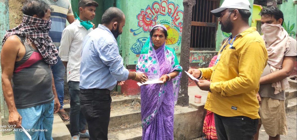 ChinmayaBhadrak's tweet photo. We the members of #Unique_Drops family reached the fire victim families of Nuasasan village of Giamal panchayat with some financial help as per our capacity &amp; requesting everyone to stand with them in such crucial time @Naveen_Odisha @AnubhavMohanty_ @AsitPattnaik11 🙏 https://t.co/LtQfCSWY6a