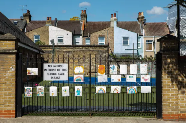 When should  #Schools  #Reopen in the UK? This thread summarises the key points & evidence on the issue & finishes with some things the government must do before allowing schools to re-open.1/