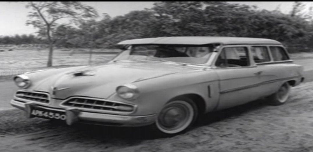 The 1966 Gudachari 116 disappointed. It did not have much to offer. At the beginning of the movie however, Shoban Babu ("Agent 303") can be seen driving this handsome 1955 Studebaker Commander Station Wagon bearing some Raymond Loewy design features