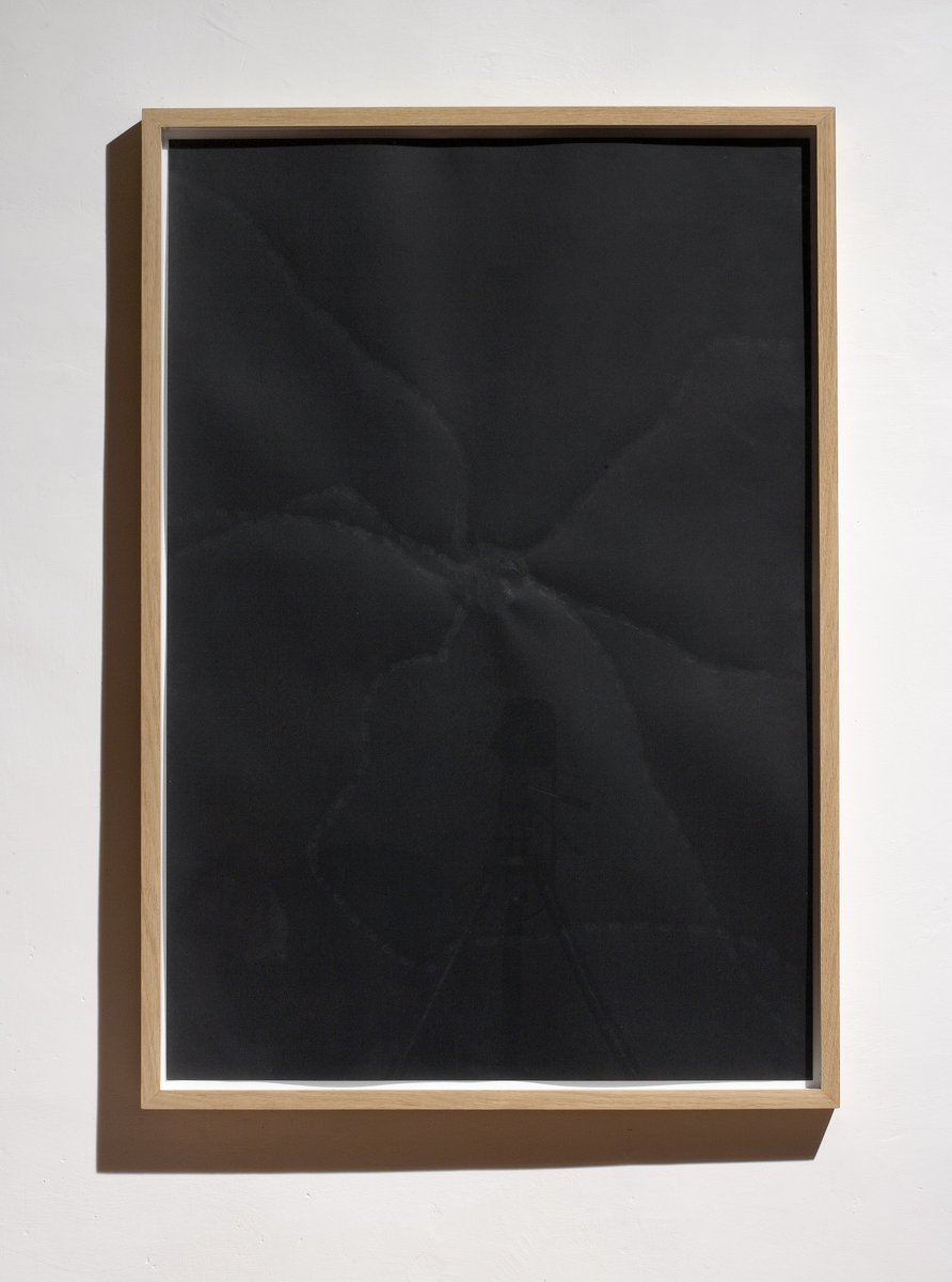 Una delle opere della Collezione Comunale è stata realizzata grazie alla “collaborazione” delle chiocciole.

Emanuele Becheri, Senza Titolo (Shining)#28, 2008. Carta nera da fondale fotografico, tracciati di chiocciole, 100x70cm

#CasaMasaccio #CollezioneComunale #EmanueleBecheri