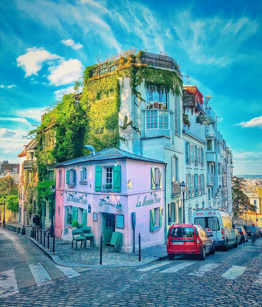 La maison rose de Montmartre ☺️
#montmartre #Paris #paristourism #balade #promenade #maisonrose #soleil #sun #Food #photography #photooftheday #colors