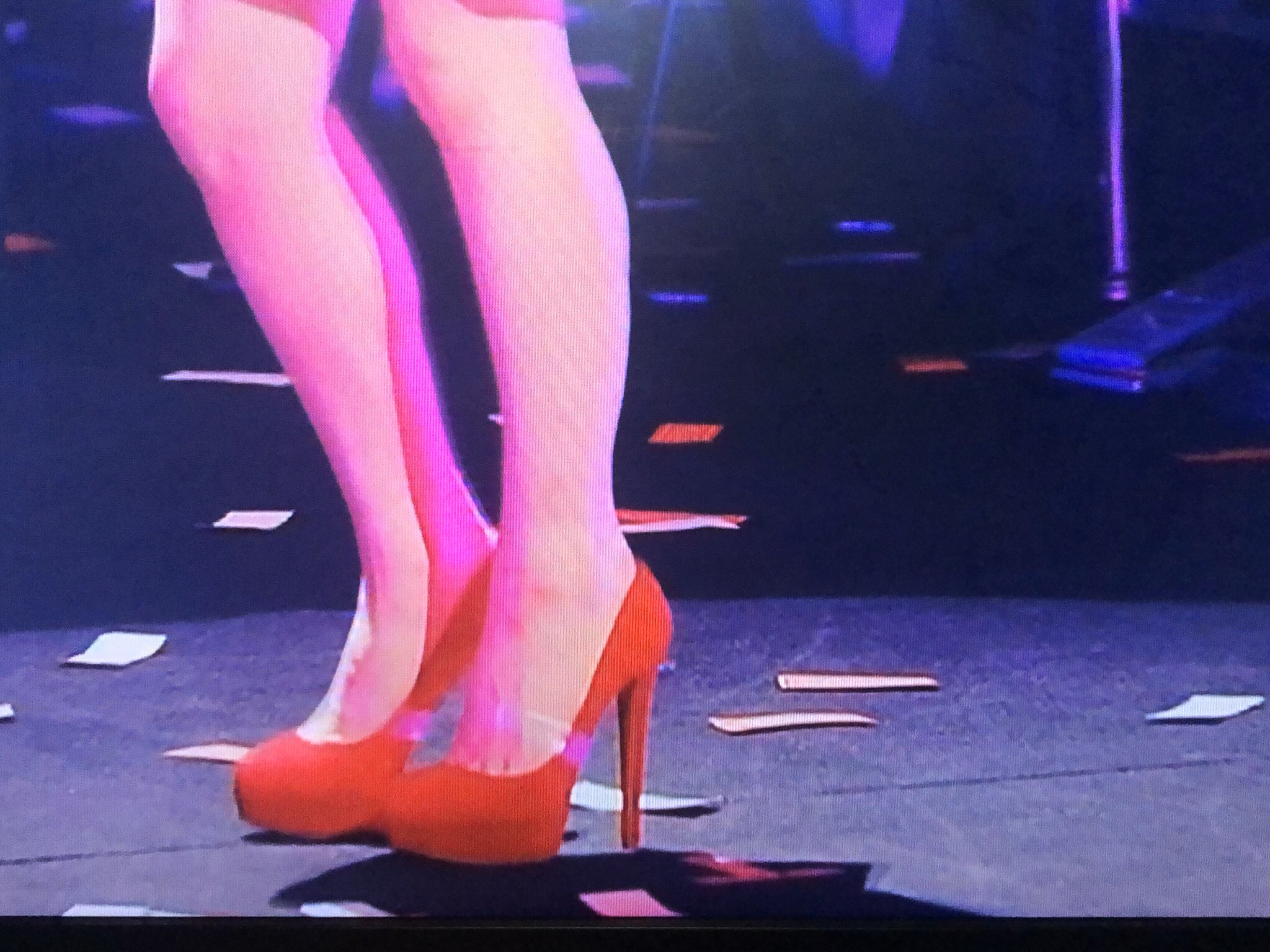 Emi このルブタンのパンプス可愛すぎるよね でもこんなヒール高いの絶対履けないww T Co Bslrniqoak Twitter