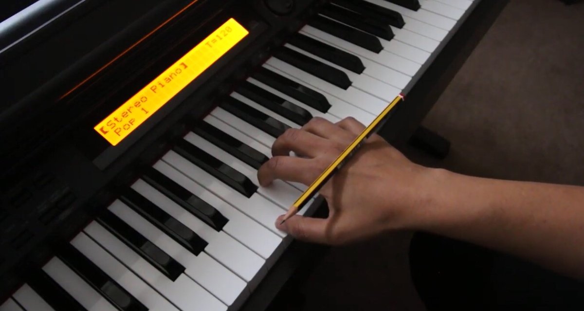 ReshmiPatel_'s tweet photo. Pencil Balancing ✏️

As seen in the image you place your hand on the piano and a pencil just below your knuckles. Next, play each finger and whilst trying to maintain the correct hand position, with your wrist in line with your knuckles and your fingers curved.

#MusicEducation https://t.co/rTiWm06Jk1