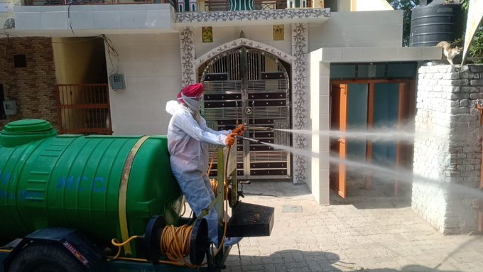 Chandigarh Municipal Corporation is conducting regular sanitisation &amp; cleanliness drives in several residential areas under its jurisdiction, to curb the spread of Coronavirus infection.

#MyCleanIndia #CitiesFightCorona