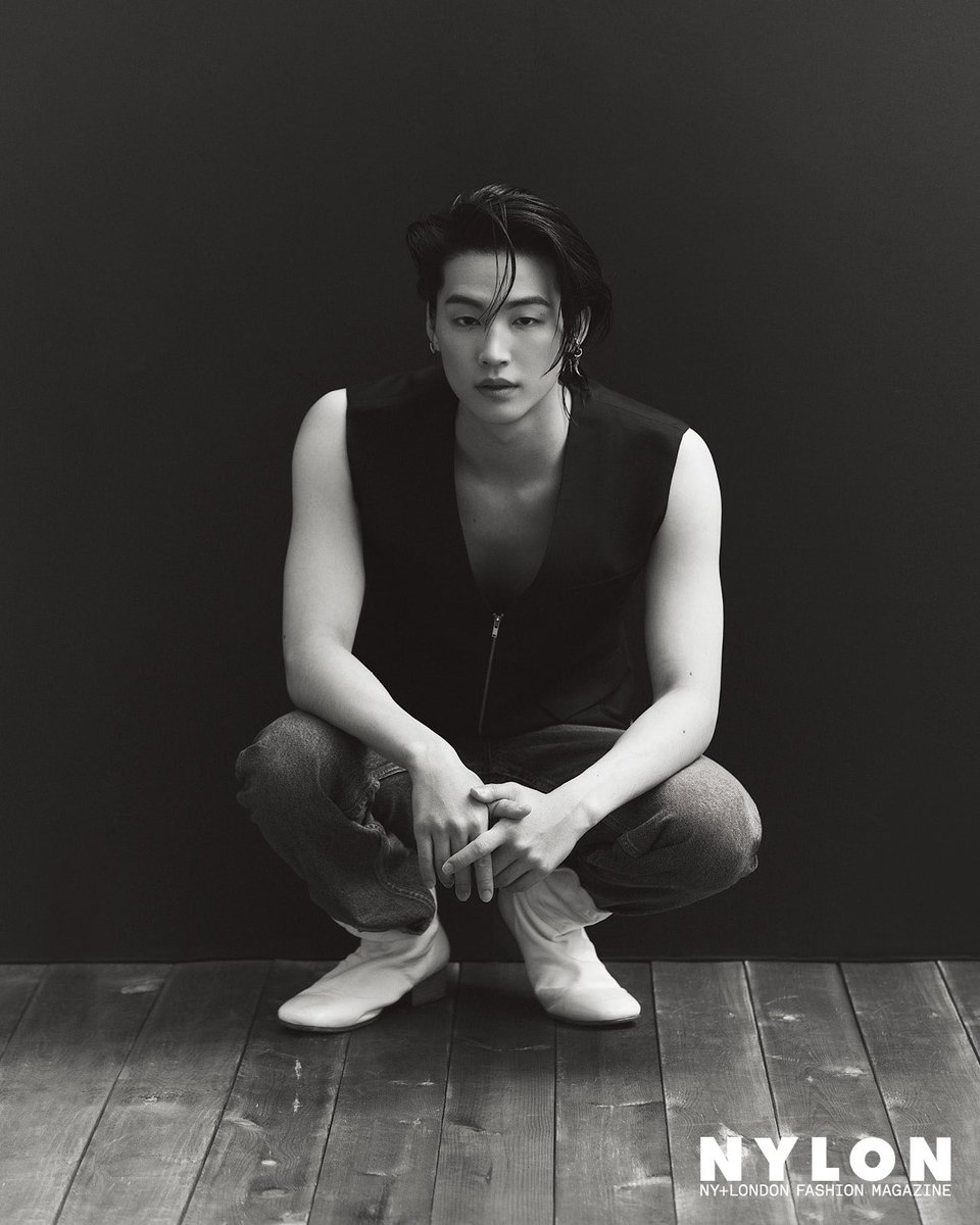 beomshoulders's tweet photo. ARE WE ALL SEEING THE SHOULDERS??????????????????? https://t.co/7YzHBZtsYV