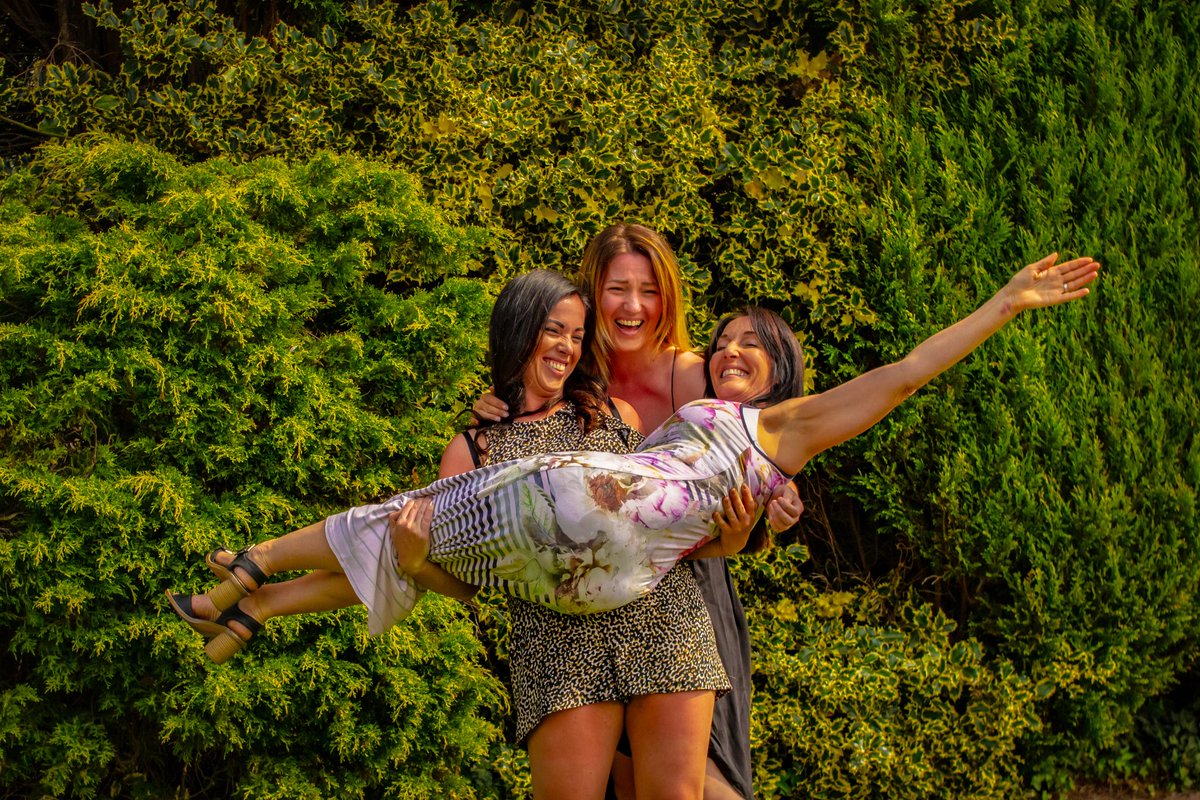 DreamsforKeeps's tweet photo. Are you a keyworker or a new parent and due to lockdown haven't been able to show off your new bundle of joy? 
Well I am offering a discount for family portrait sessions for keyworkers and new parents. 
Rather than my usual £50 for one hour session I am slashing my price to £30. https://t.co/v78qhp8Y3a