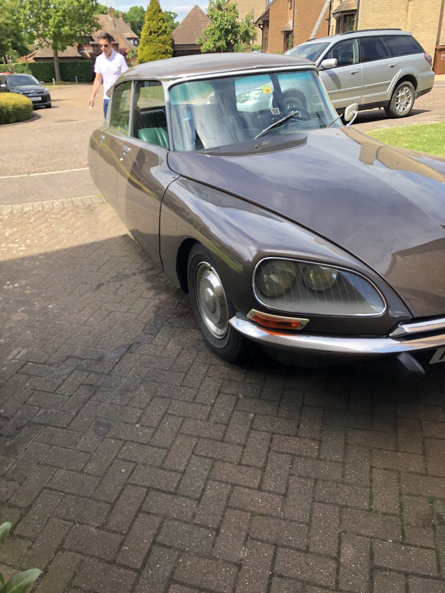 TJBovingdon's tweet image. Great to get the classics out on a sunny day. @JethroBovingdon’s D-Super, my Rolls-Royce Silver Spur 2, I even cleaned the bird droppings off of Dad’s 996.