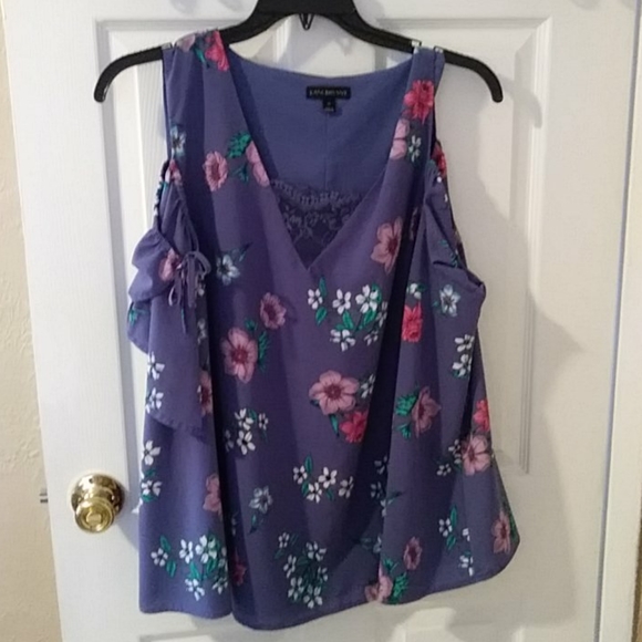 niahansberger's tweet photo. So good I had to share! Check out all the items I'm loving on @Poshmarkapp from @Lollipo19236981 #poshmark #fashion #style #shopmycloset #lanebryant #newyorkcitydesignco #coralbay: https://t.co/6EFRUco5ul https://t.co/EGvxdACq6U