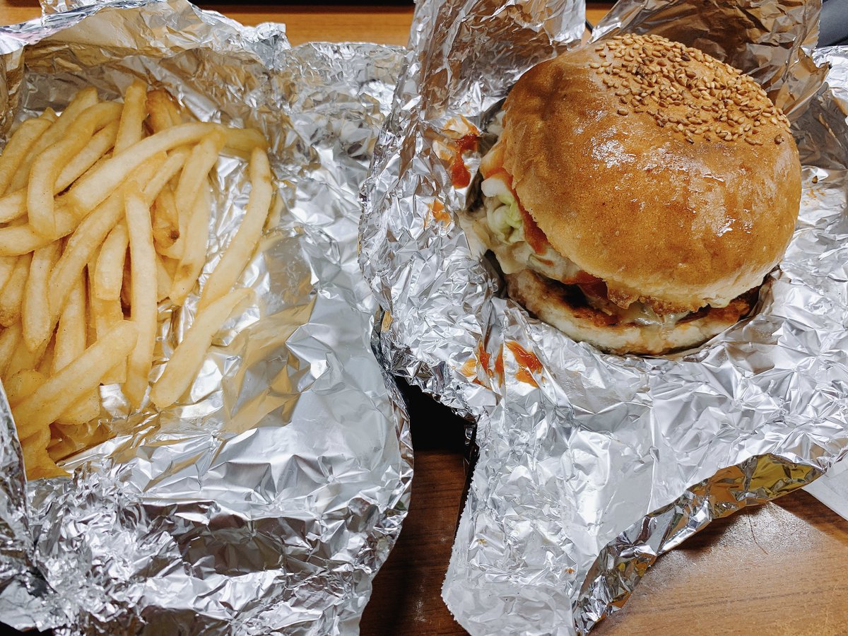 Fmやんばる Fm87 7mhz 緊急特番ヒキコモリンピック内コーナー お店の味をご自宅で やんばる うまいもんテイクアウト キャプテンカンガルー さんをご紹介 名護んちゅで知らない人はいない 有名ハンバーガー屋 現在はテイクアウトのみで営業中