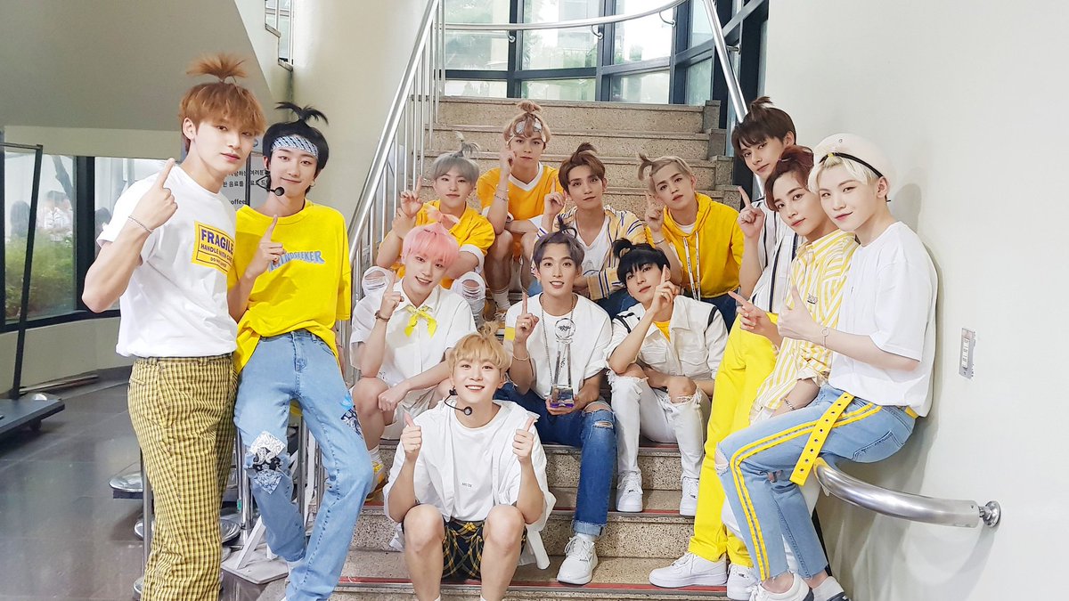 daily_seoksol's tweet photo. Our Sebongs with apple hair from #OhMy3rdWin 🏆🏆🏆 you're doing so well, boys! 🌻
SEVENTEEN WORLD DOMINATION
#세븐틴 #SEVENTEEN @pledis_17 https://t.co/gE2sAgig3U