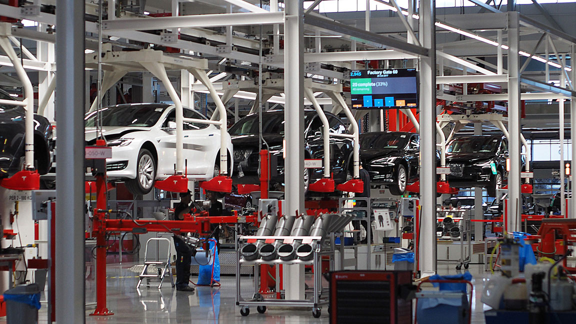 ClemVE's tweet photo. La industria de la #automoción ha sido la punta de lanza de la implantación de vehículos de guiado automático #agvs. Un sector donde se prima la #productividad, #eficiencia, #flexibilidad y #seguridad. Todas crecen de forma drástica con la implantación de estos vehículos. https://t.co/ITLVrA3Fjx