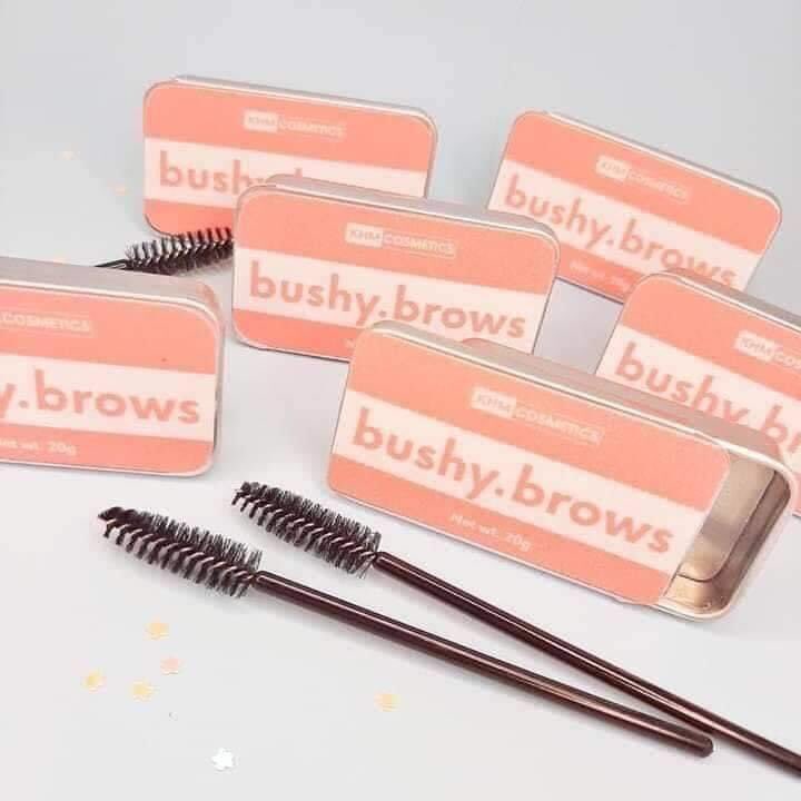 FlauntPh's tweet photo. KHM Cosmetics Bushy Brows 
(Brow soap) available in 2 shades /CLEAR &amp; BROWN ✨
FOR ONLY Php170.00 (20grams) + SPOOLIE

GET YOURS NOW. 🔥
#khmcosmetics
#KhmCosmeticsR4A 
#FlauntKHMCosmetics 
#BrowSoap https://t.co/3xEvfqnwhL