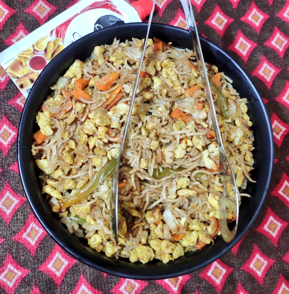 jogakhichudi's tweet photo. Apparently shops and all are now open in our area between 7 to 7... So maybe #JogaInLockdown no more!!
Anyway Covid has altered life as we know it for the foreseeable future. We'll have to evolve...
Kal raat ka dinner on pati ka demand... Egg noodles! #jogacooks https://t.co/JWRNrod5YW