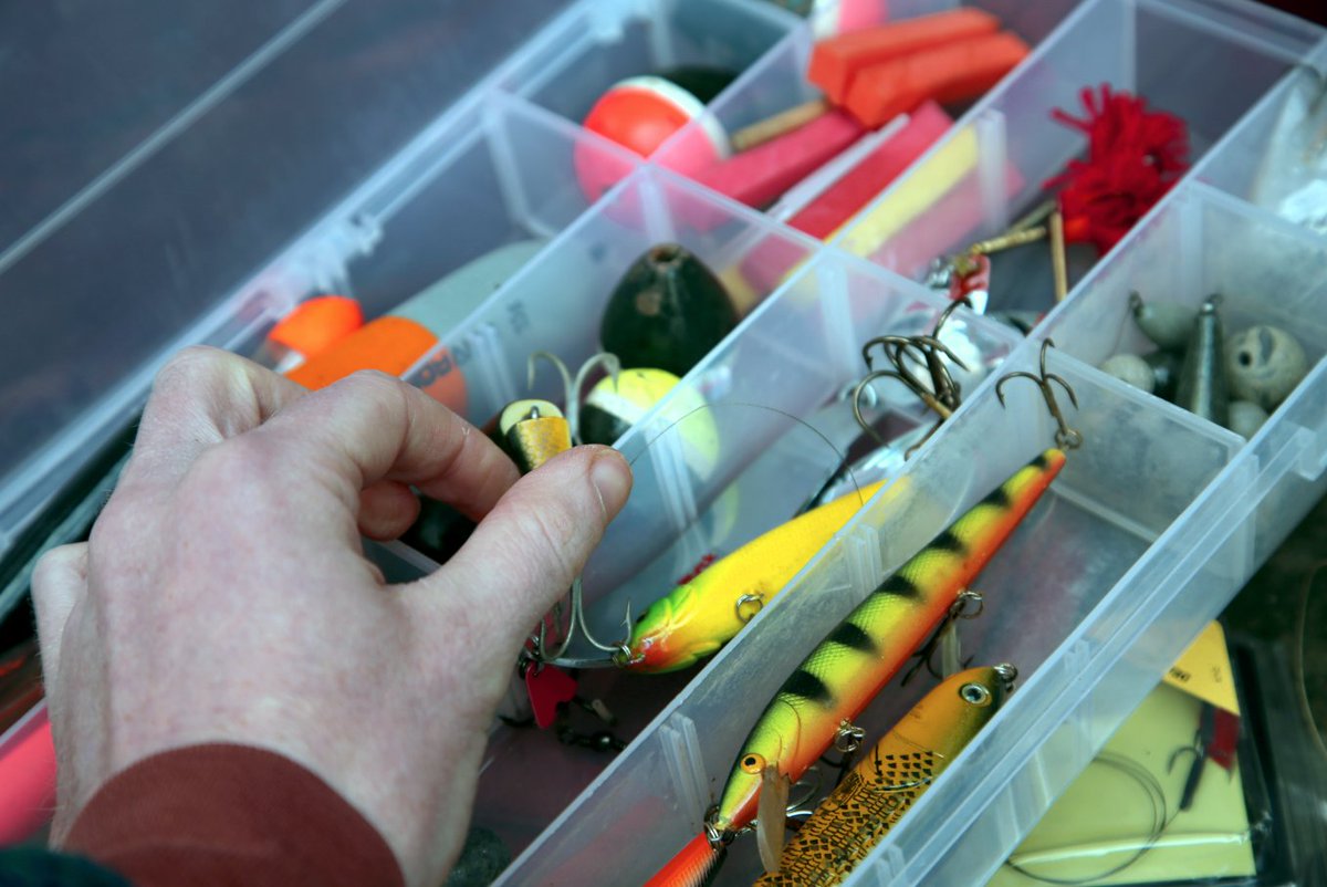 As part of #participate @Gavin_J_R has been getting ready to return to the canals after strict COVID-19 fishing restrictions, during lockdown he has been engaging with  fishing forums and tying very complicated knots with his dad.  
#a3projectspace #artiststudios #visualarts