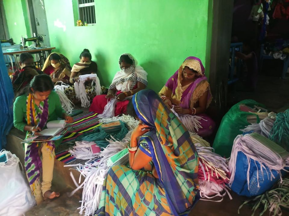 OLM_Antyoday's tweet image. In order to cater the rising need of mask in the state, Self Help Group (SHG) members of Odisha Livelihoods Mission at Mathalput village in Koraput block of Koraput district are manufacturing mask in plenty.

#OdishaLivelihoodsMission, #OLM, #maskmanufacturing