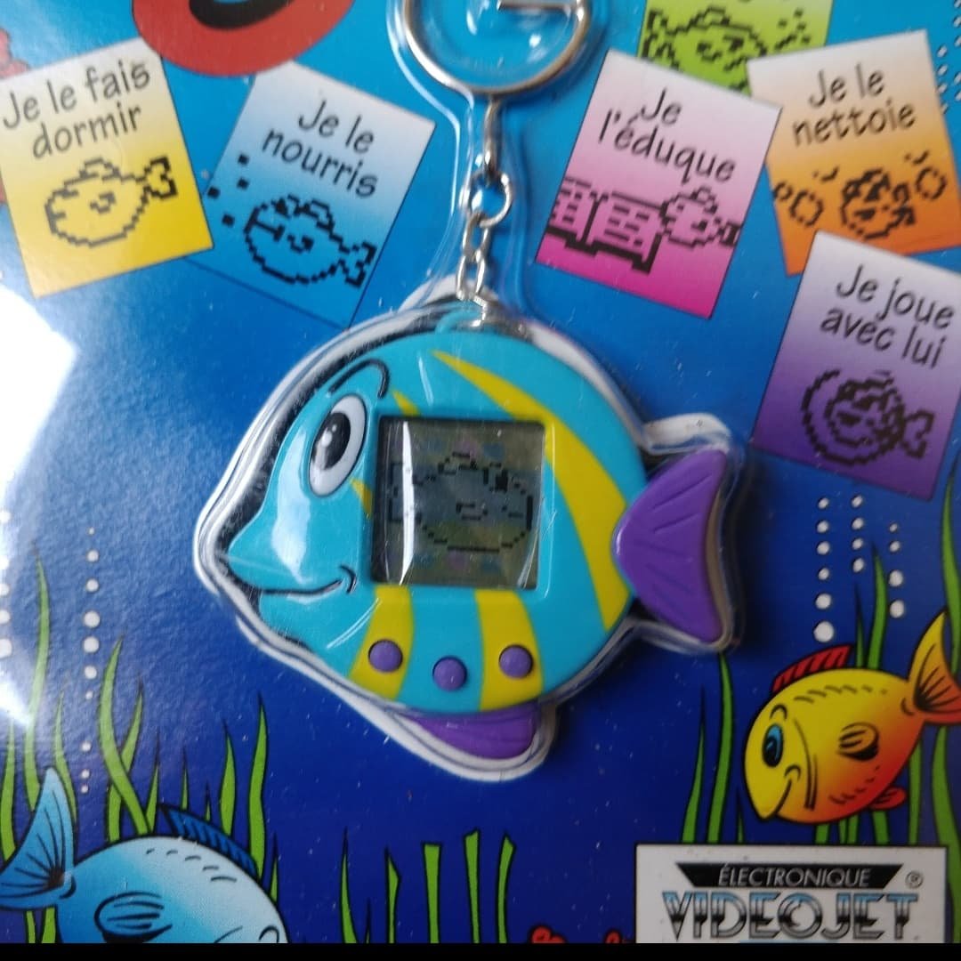 Tamapetchi's tweet photo. I am buying a vpet just for its shell for the first time ever LOL... <3333 https://t.co/vVJuiAcs5a