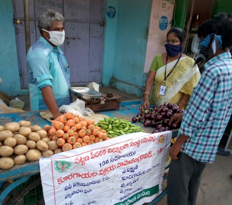 apmepma's tweet photo. Lakshman, a registered street Vendor under #apmepma serving the people in red zone by selling vegetables at their doorsteps and earning a livelihood amidst #lockdownap @ Guntur, #andhrapradesh.
#apfightscorona #stayhomestayhealthy #inthistogether #supporttourbanvendors https://t.co/DHMBmFPpXu