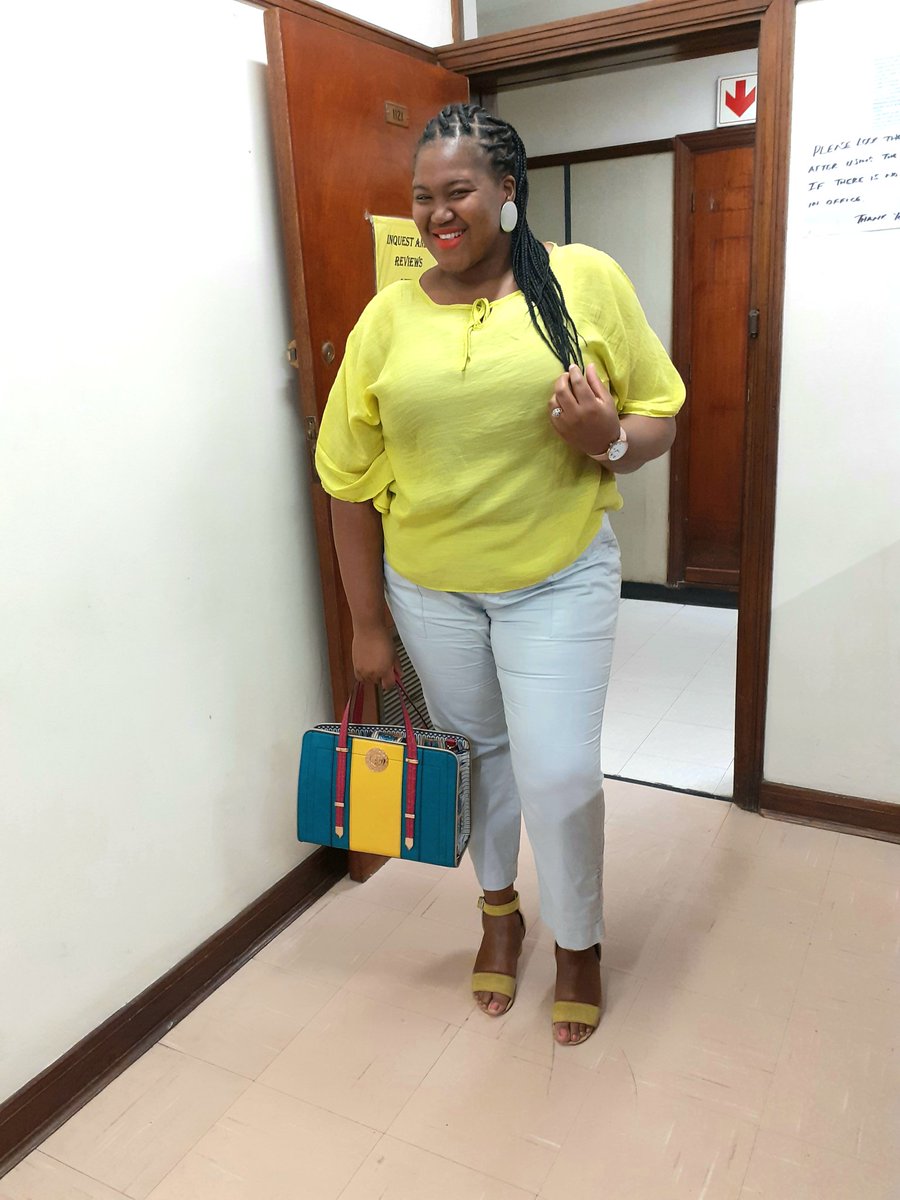 thobaaa's tweet image. It's a new week, a new day and all new opportunities ⭐