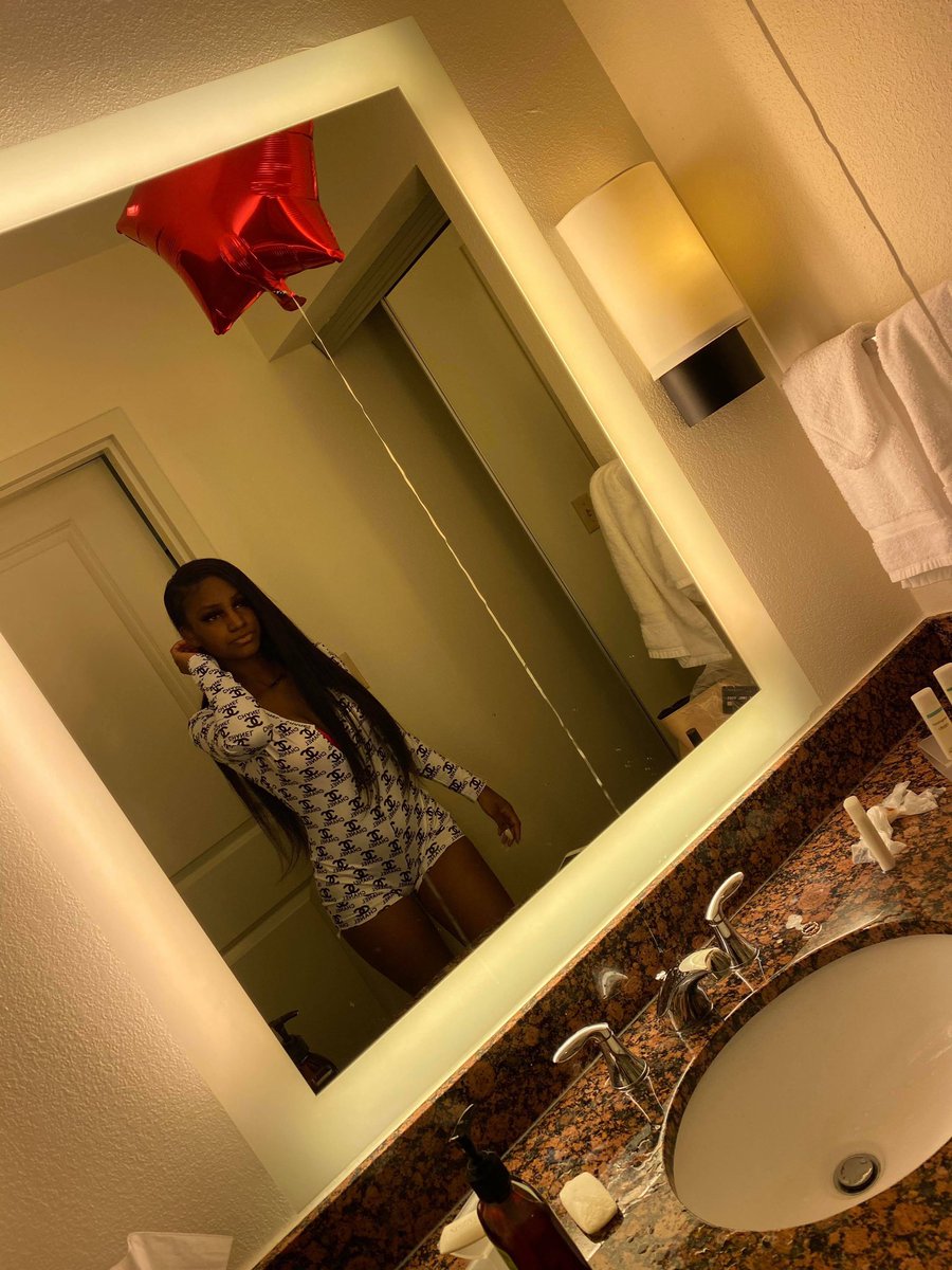 Richgirlcollec's tweet photo. CLIENT SELFIE in her richgirllounge π€πΌπ π₯ Enjoy your next event π₯
Girls night
Birthday
You name it ! πππ #RichMood #RichHabits #RichLooks #lashprovider #lipgloss #Sleepwear #lashqueen #richgirlstatus #makeuptist #lash #Mink #okc #beauty #makeupart #wakeupandmakeup https://t.co/9aXG01Po3u