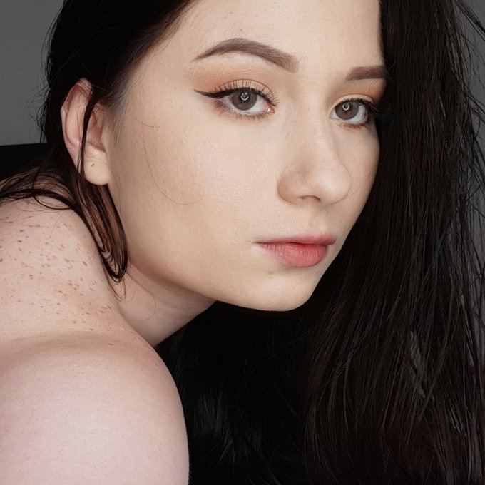 Buenos d&iacute;as chicos!!! Estoy pensando en algo🤔 Quieren que haga show en vivo en mi https://t.co/pIwXwsrE13<a href="/tag/nuevafotodeperfil"class="tags"><span>#nuevafotodeperfil</span></a>