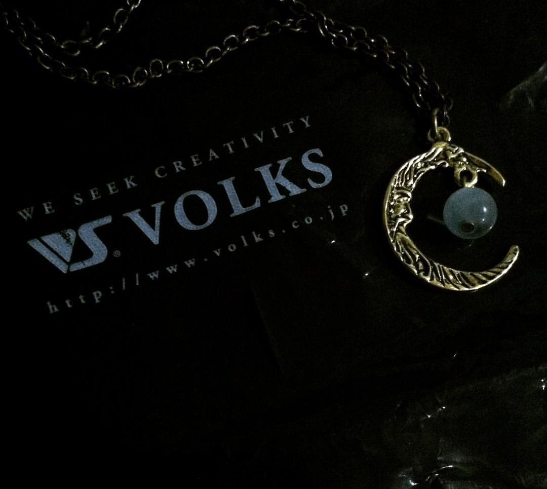 namgijinist's tweet image. my friend gave me this necklace back in 2015...it reminds me of #STONEHENgE 🌙  #STONEHENgExBTS