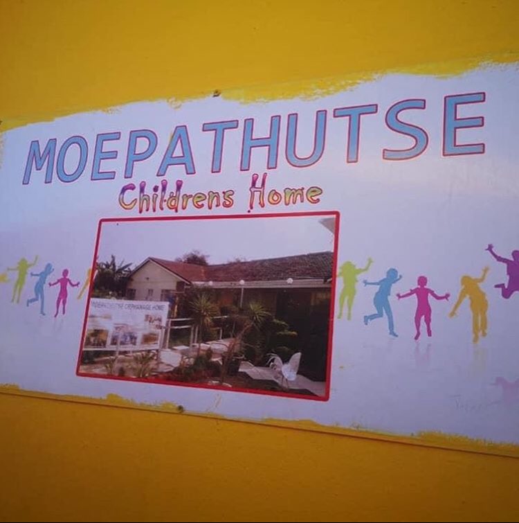 TeenMb's tweet photo. @mudukaza thank you for helping us reach 7 girls at Moepathutse Orphanage in Stinkwater💖... @dear_bella_sanitary_pads 
#Rekaofela
#TheCycleContinues 
#RootedInOurCommuties
#SanitaryDignity
#TheStepUpSquad #TheTeenRightSquad https://t.co/sejDZZTv8o