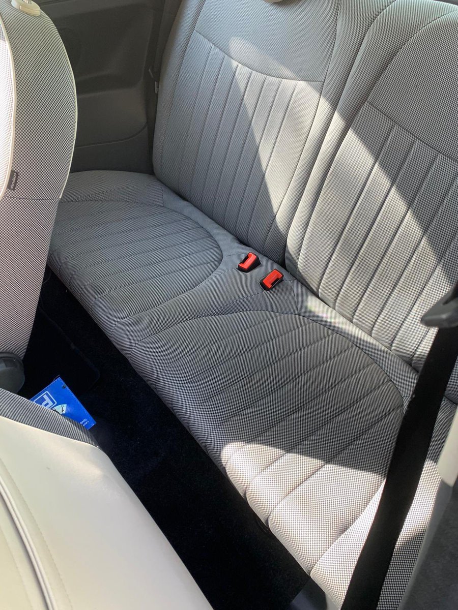 CarCleanersnl's tweet photo. Lichte bekleding komt met uitdagingen.  #autopoetsbedrijf #maandag https://t.co/SCGLTxXzD2