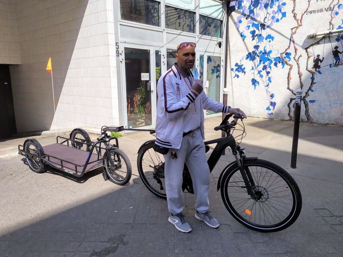Livraison d'une remorque <a href="/carlacargo/">CARLA CARGO</a> et d'un vélo électrique <a href="/cubebikes_fr/">Cube Bikes France</a> pour livraison de repas à l'association <a href="/TZCLD13/">13 Avenir</a> 👍🚴
#solutionvelo #cargobike  #mobilité #dernierKM #Logistique