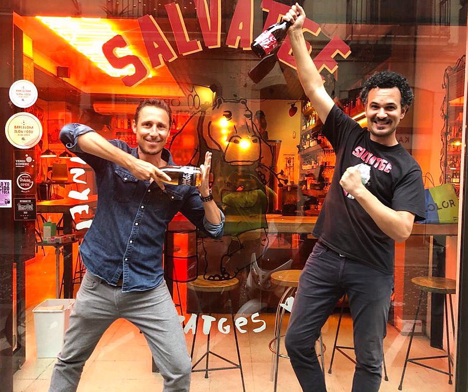 Moltíssimes gràcies 🔥 a t@ts per sumar-vos a la venda especial de vi del dissabte passat al @barsalvatge
.
Sou collonuts 🤟🏻, el vostre suport és una carrega d’energia per seguir amb el comerç local 💪🏻
.
Cuideu-vos 😜 i no deixeu de compartir moments amb vins 🍷 plens de vida!