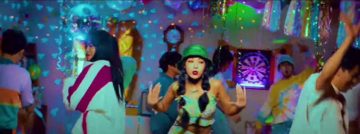 hatfeltnation's tweet photo. it's a wonder girls thing 🤷🏼‍♀️ https://t.co/eNNAW43yzd