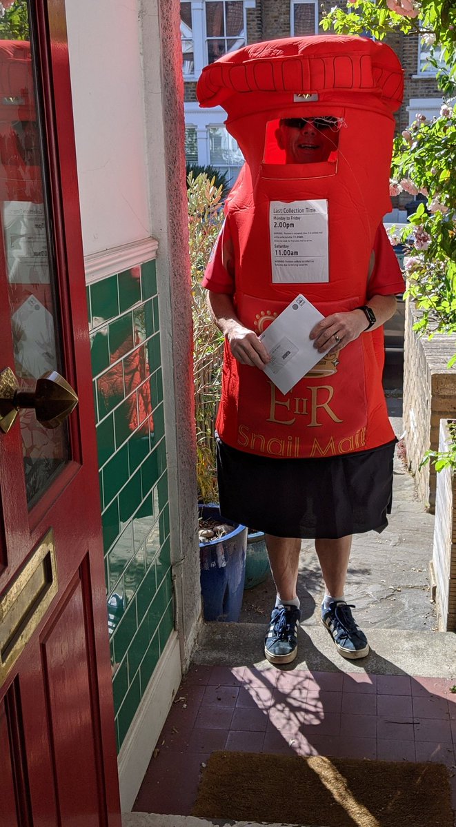 Love our brilliant @RoyalMail Postie, Chris! Never fails to have a smile on his face, and today cheering up our daughter Molly in his Postbox fancy dress #thumbsupforyourpostie @royalmailnews #ealing
