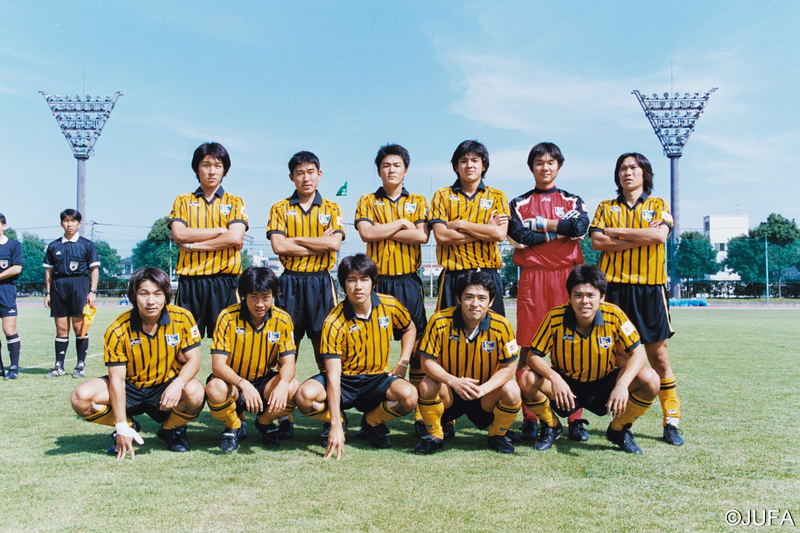関東大学サッカー連盟 Jufa 2 Kanto 関東大学リーグ温故知新 00年2部 最終節 勝てば優勝の 青山学院大 は 早稲田大 を3 1で下し優勝が決定 2位を懸けた戦いは 東海大 と 法政大 の直接対決に 総理大臣杯決勝戦と同カードとなった試合