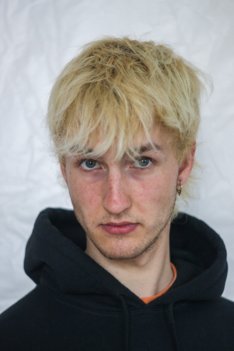 #OnAirNow episode 8 : booker of <a href="/mjutLeipzig/">mjut</a> aka producer Translucid and founder of Myriad Records

Markus Dröse opens up on the story of the club, the current situation and his record label/LP debut.

on #LahmacunRadio 11:11-12:12