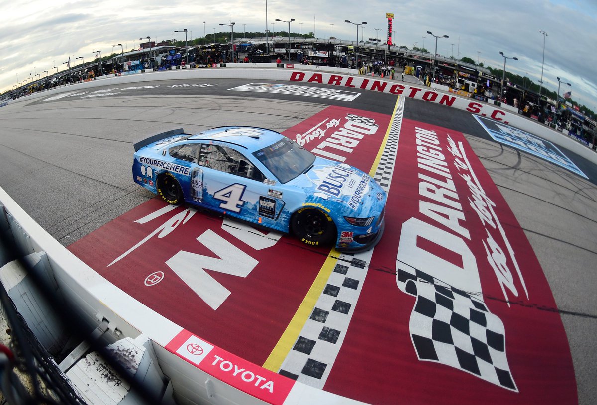 leopnd1's tweet photo. Ricapitolando, @KevinHarvick vince a Darlington e saluta tutti dalla vetta della classifica generale...

Appuntamento con la #MENCS nella nottata tra mercoledì e giovedì, di nuovo a @TooToughToTame 

#NASCAR #TheRealHeroes #NASCARIsBack 🇺🇸 https://t.co/dEA51wuKYf