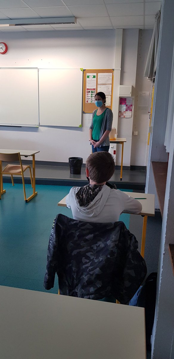 <a href="/IjcLh76/">Collège Irène Joliot Curie du Havre</a> 
Explication des gestes barrières en classe par l'infirmière ce matin pour les élèves de 6ème.