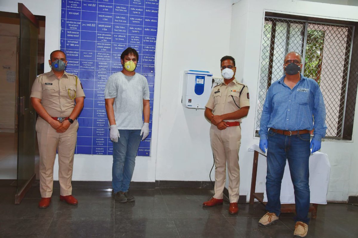 Thane_R_Police's tweet photo. Contactless sanitizer dispenser (CSD) developed by @DRDO_India is installed at office of SP Thane in collaboration of @LabindiaLIPL 
Technology is future.
Thank u @DERO_India and @LabindiaLIPL for cooperation in fight against Corona. https://t.co/XrbvROMDIV
