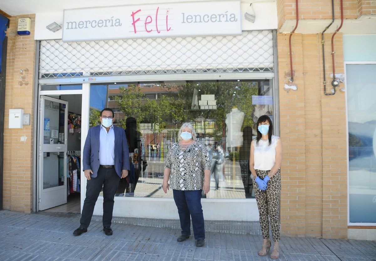 jubedal's tweet photo. 👏🏻 Dando las gracias a @ebikeboadilla, Mercería Feli y Librería Bimpi por las donaciones que han hecho estos días para combatir el #COVID—19
Os recuerdo que hoy ya se puede acudir a tiendas y comercios de menos de 400 metros cuadrados sin cita previa.
#CompraEnBoadilla https://t.co/AkvfXxlVEQ