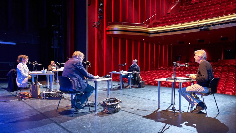 Vanavond zou eigenlijk De Aanslag in de Stadsschouwburg staan. Luister in plaats daarvan het hoorspel van De Aanslag, opgenomen in het DeLaMar Theater in het kader van 75 jaar bevrijding. Met de originele cast van de toneelvoorstelling!👉 bit.ly/3dTqTQz