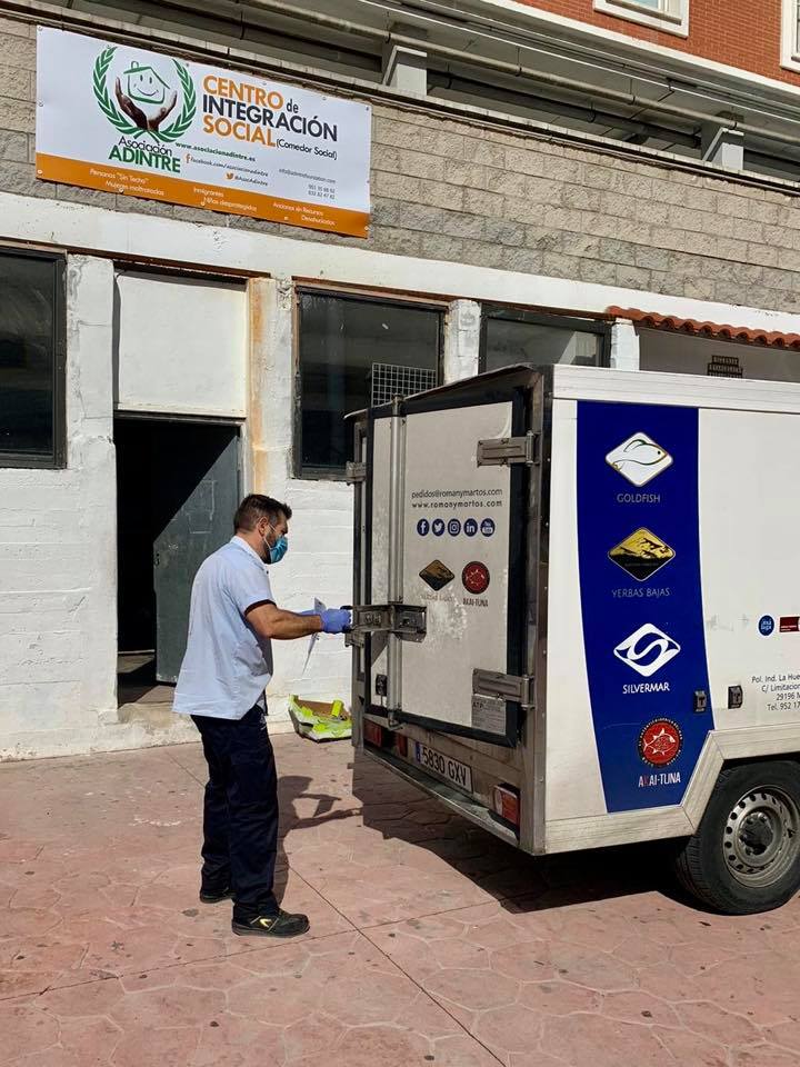 Conitnúa la iniciativa "Doblamos la solidaridad".
Hemos realizado una nueva entrega de alimentos en el comedor social del Ayuntamiento de Fuengirola.
En esta ocasión con la colaboración de la empresa Román y Martos, 

Gracias por acompañarnos en esta acción solidaria.