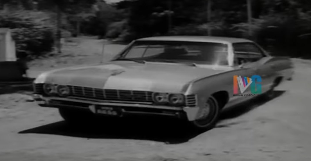 Then there were two 1967 Chevrolet Impalas both driven by regulation villain Kaikala Sathipandu :)Impalas were more seen more commonly than Ambassadors in movies those days. Indians loved importing them