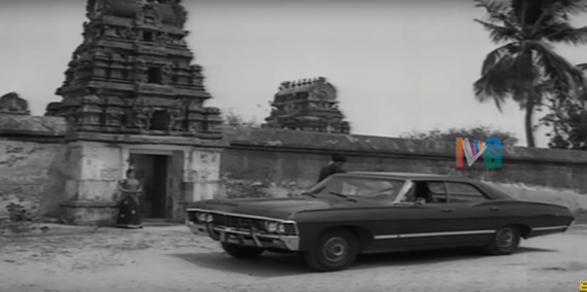 Then there were two 1967 Chevrolet Impalas both driven by regulation villain Kaikala Sathipandu :)Impalas were more seen more commonly than Ambassadors in movies those days. Indians loved importing them