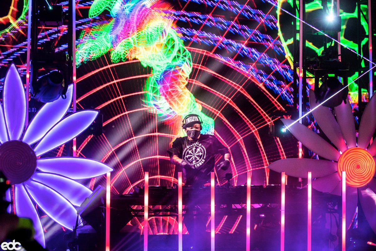 EDC_LasVegas's tweet photo. THANK YOU, HEADLINERS! 🙌🎉 These 3 nights together Under the Virtual Sky made us feel like we were right back HOME w/ you all. ❤️#VirtualRaveAThon

Soon we'll be united on the dance floor once again! You are ALWAYS surrounded by the love of our beautiful rave communitiy. 👨‍👩‍👧‍👦🌈 https://t.co/cHrX7uRwqB